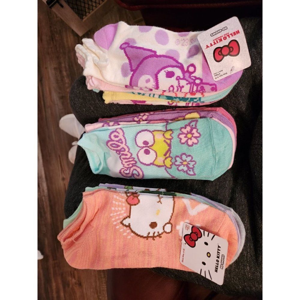 New! Hello Kitty™ Ladies No-Show Socks 5-Pack Adorable!